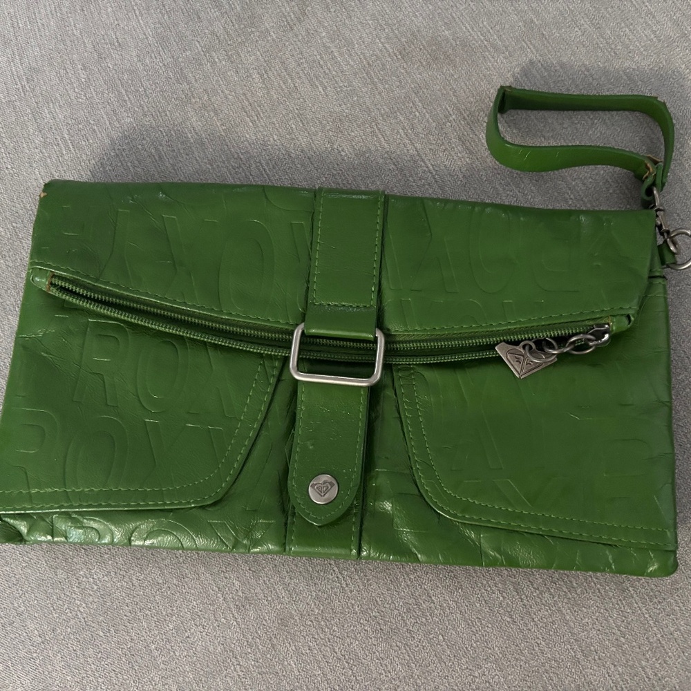 Roxy green clutch